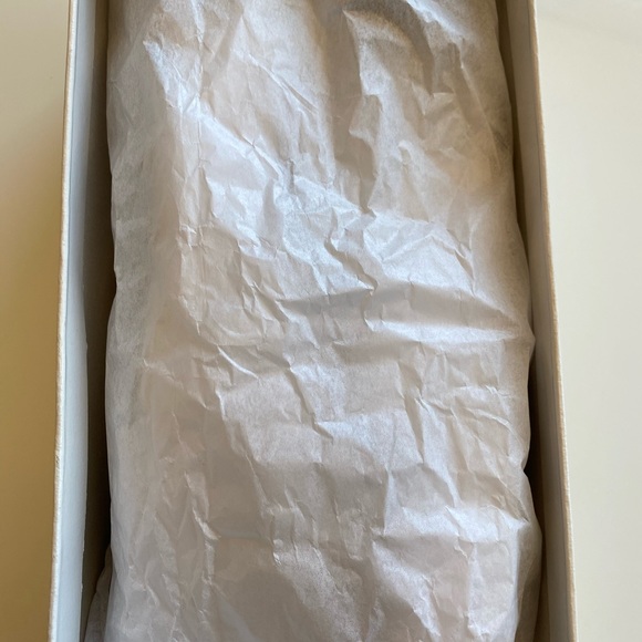 BNWB MINNETONKA WHITE LEATHER SIZE 6 WOMEN’S - Picture 10 of 10